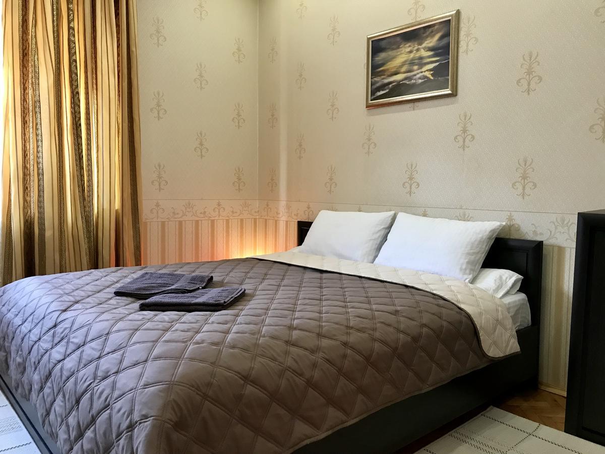 Large Apartment In The City Center Мукачеве Екстериор снимка