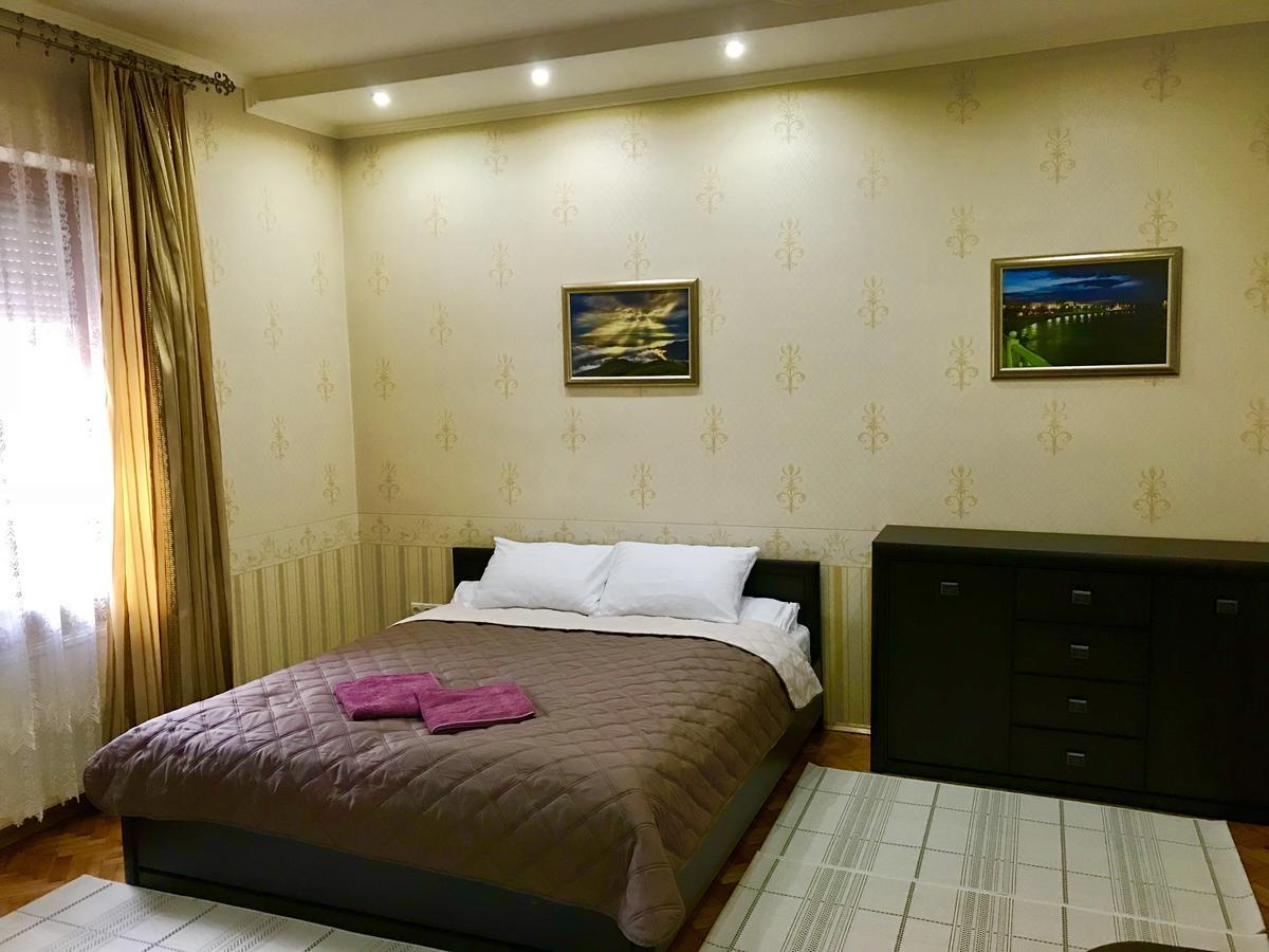 Large Apartment In The City Center Мукачеве Екстериор снимка
